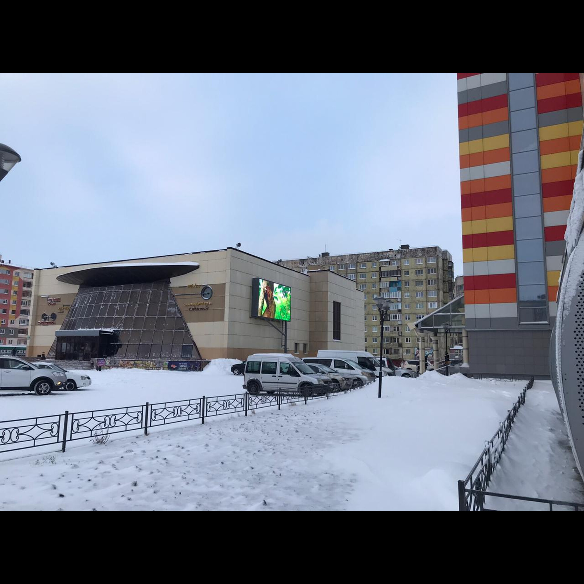 Светодиодный экран уличный Р8 8640*4800мм 45 кабинетов (960*960) SignImpress