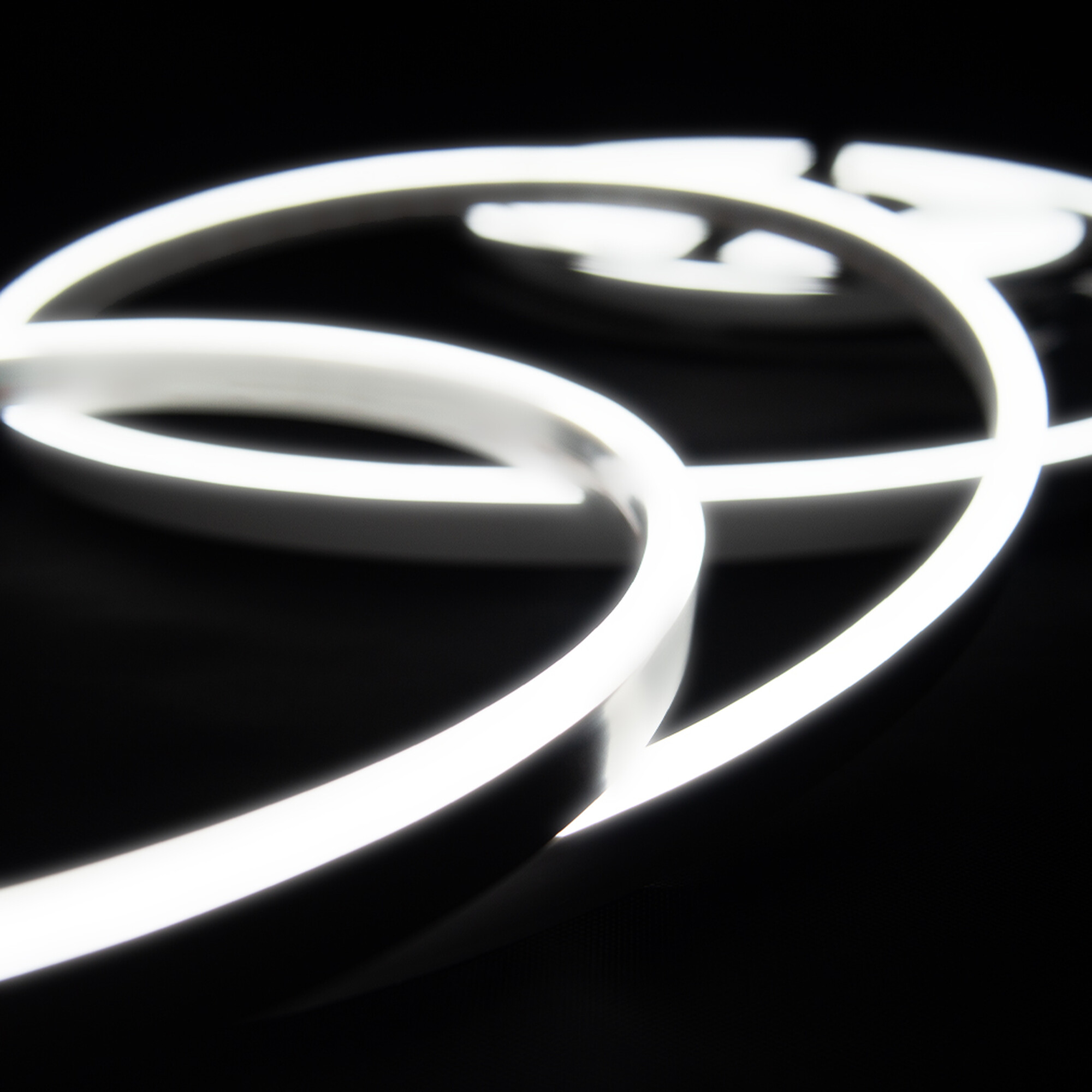 УЦЕНКА Неон гибкий ПВХ SMD2835 12В 110д/м 9Вт Белый 6*12мм рез1диод IP65 5м SignImpres