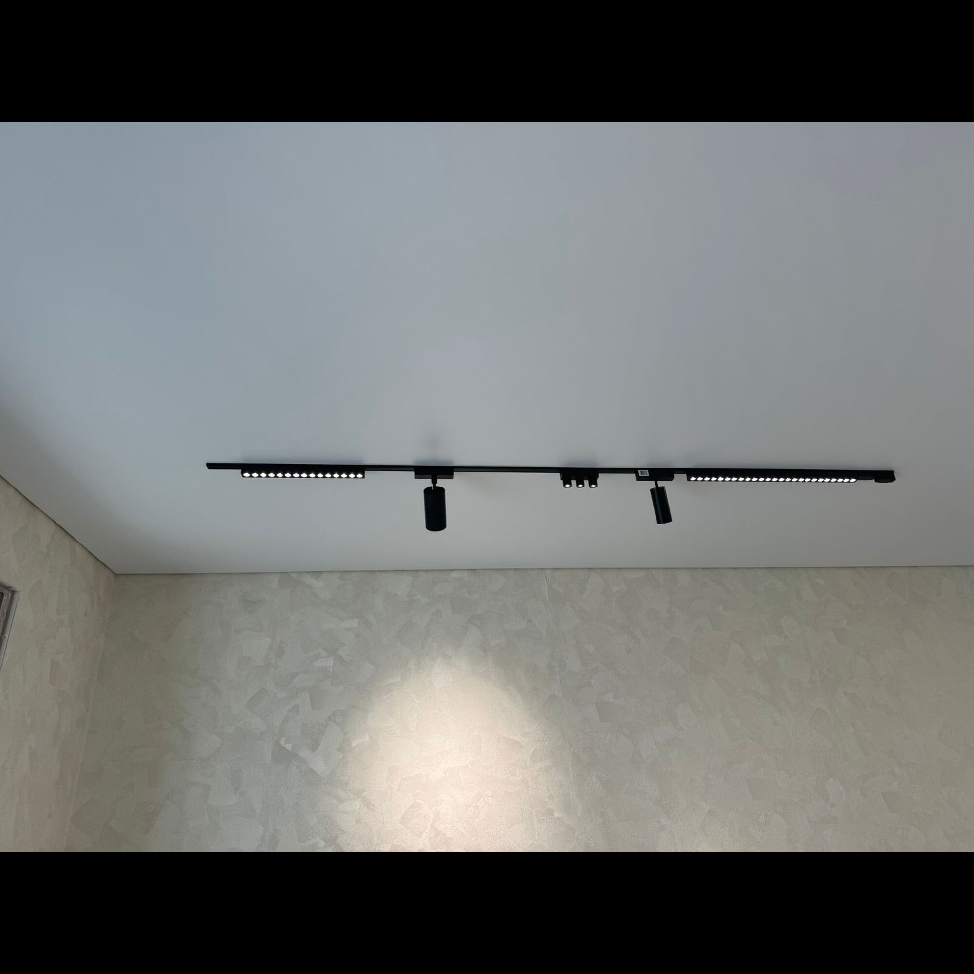 Светильник трековый однофазный магнитный линейный Ultra-1 48В 20Вт 4000К Чёрный 3года SignImpress