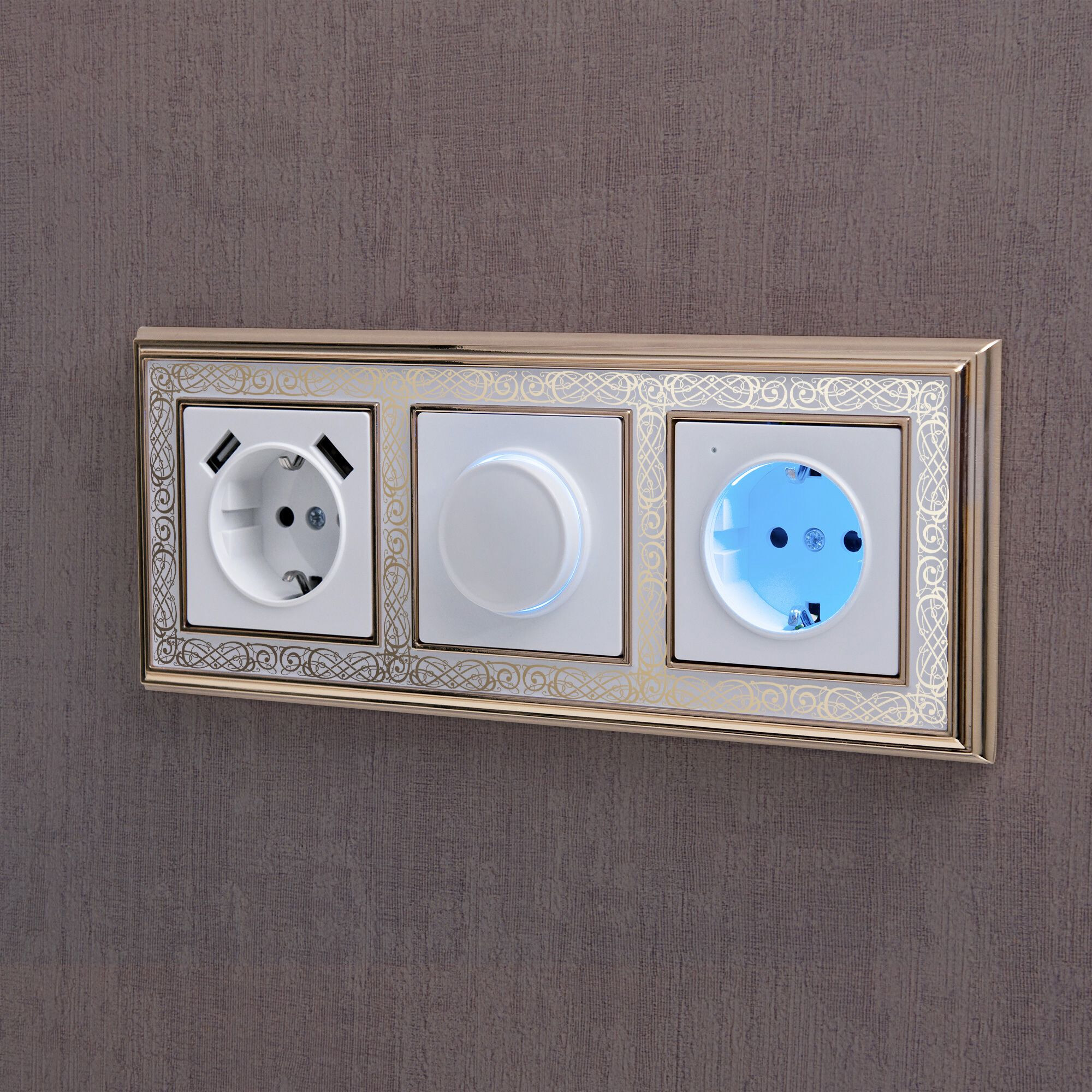 Розетка с подсветкой (белая) / W1171401 (распродажа)