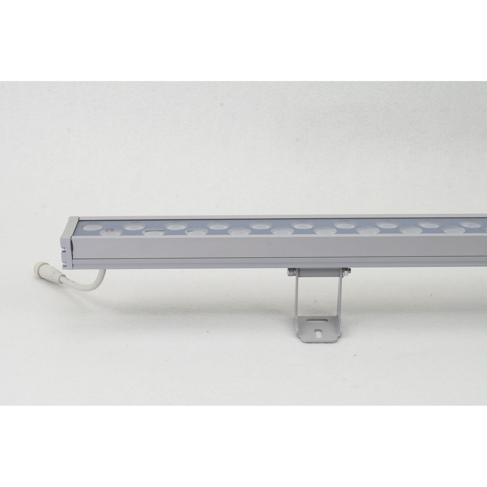 Прожектор линейный архитектурный WLN 24В 48Вт 3000К SMD3030 48Д 10*60˚ IP65 1m SignImpress