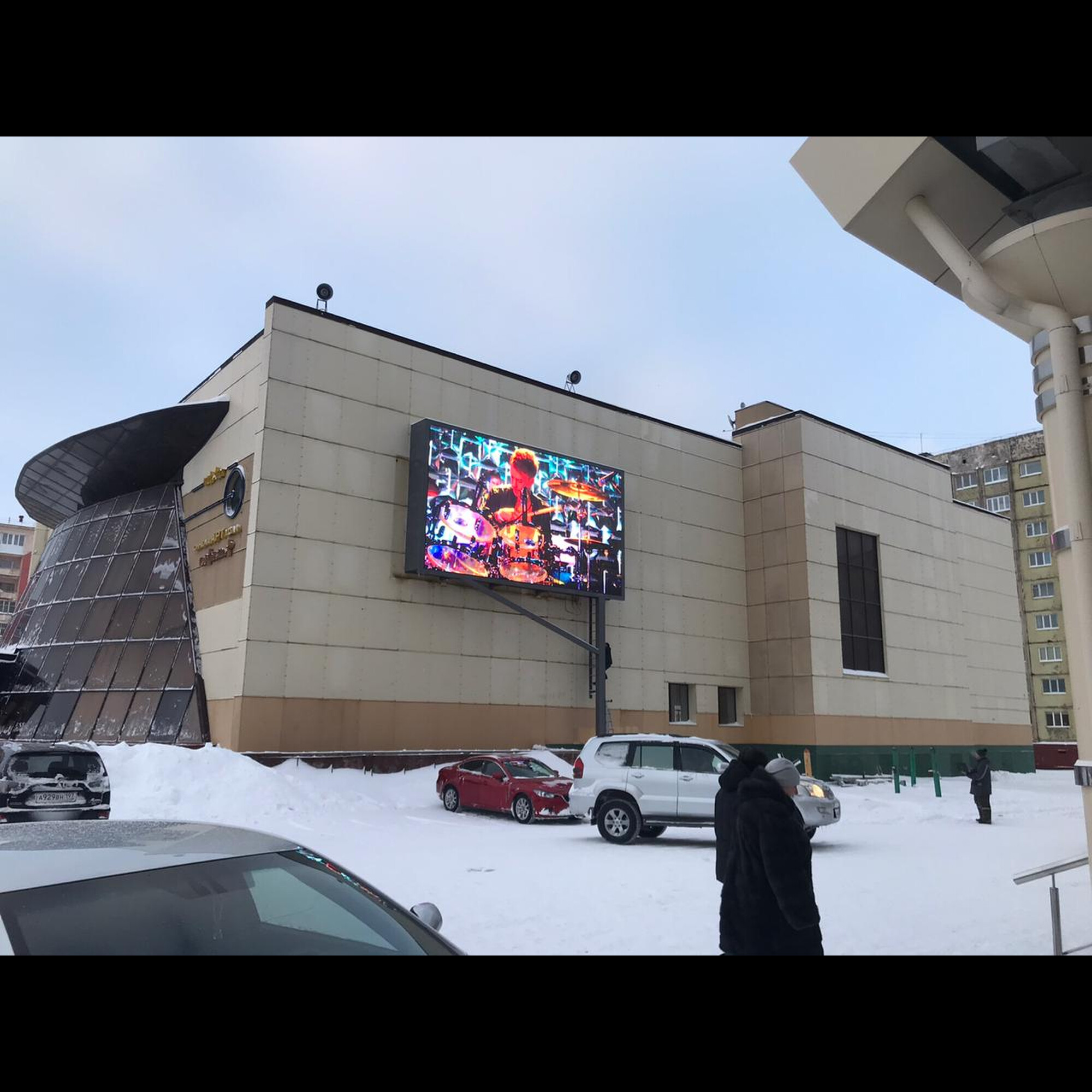 Светодиодный экран уличный Р8 8640*4800мм 45 кабинетов (960*960) SignImpress