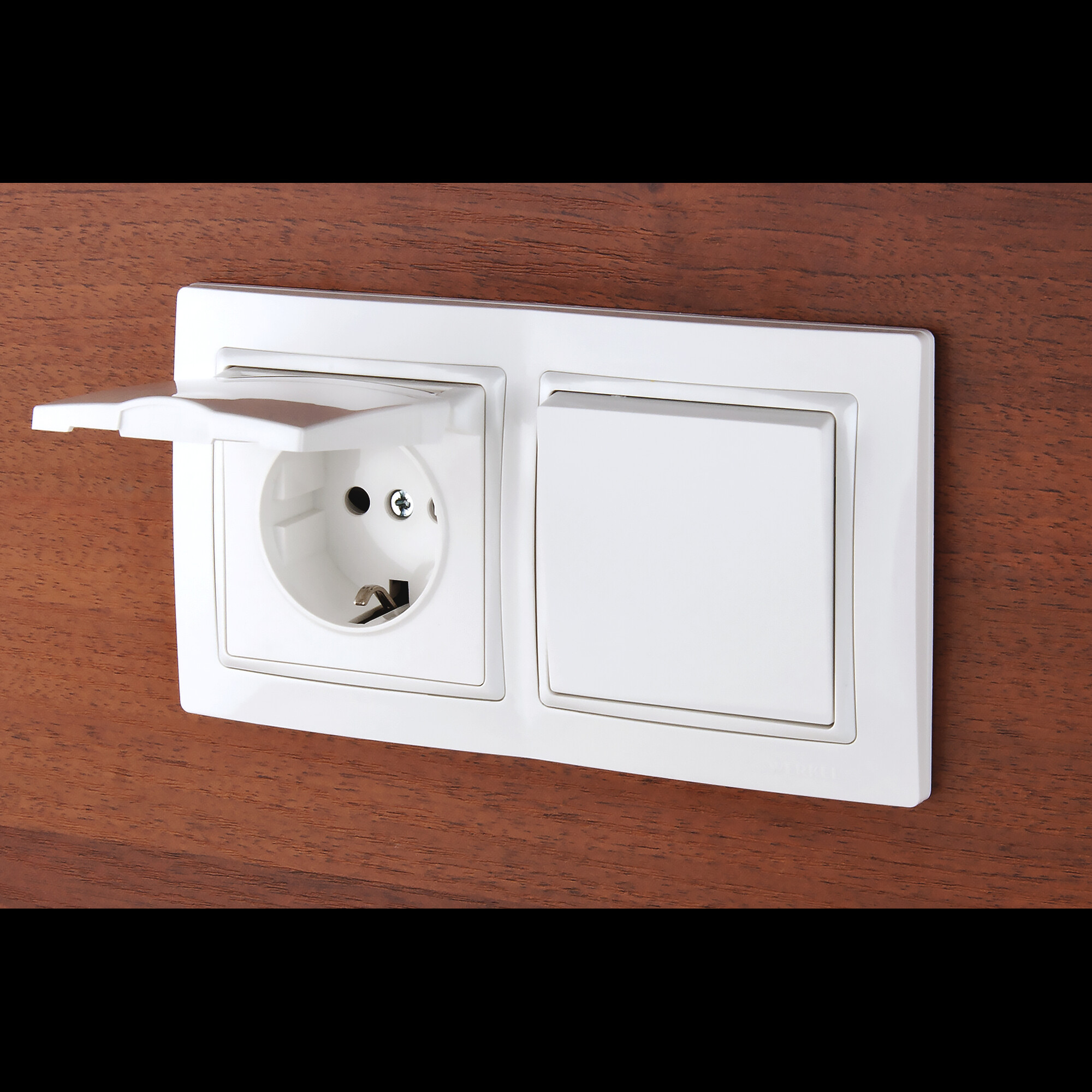 Рамка на 2 поста (белый, basic) / W0022001 (распродажа)