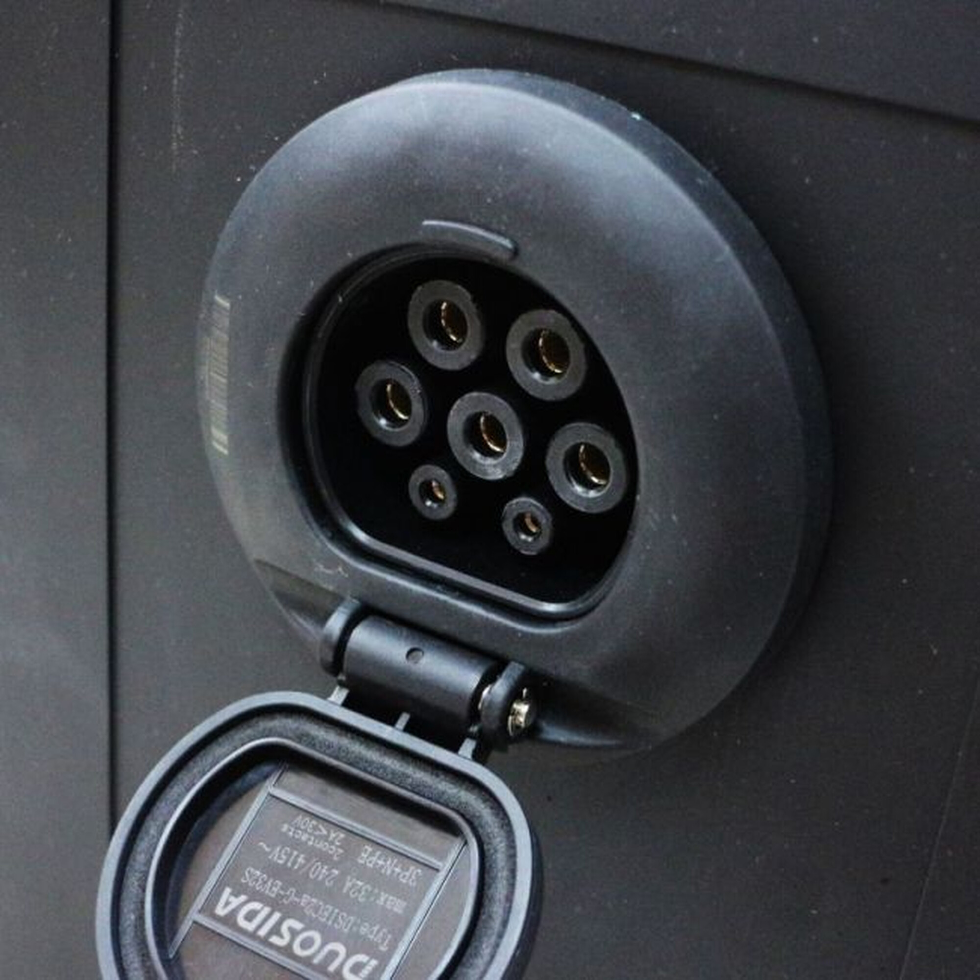 Зарядная станция для электромобилей Тип2 с гнездом 32А/380В/22кВт