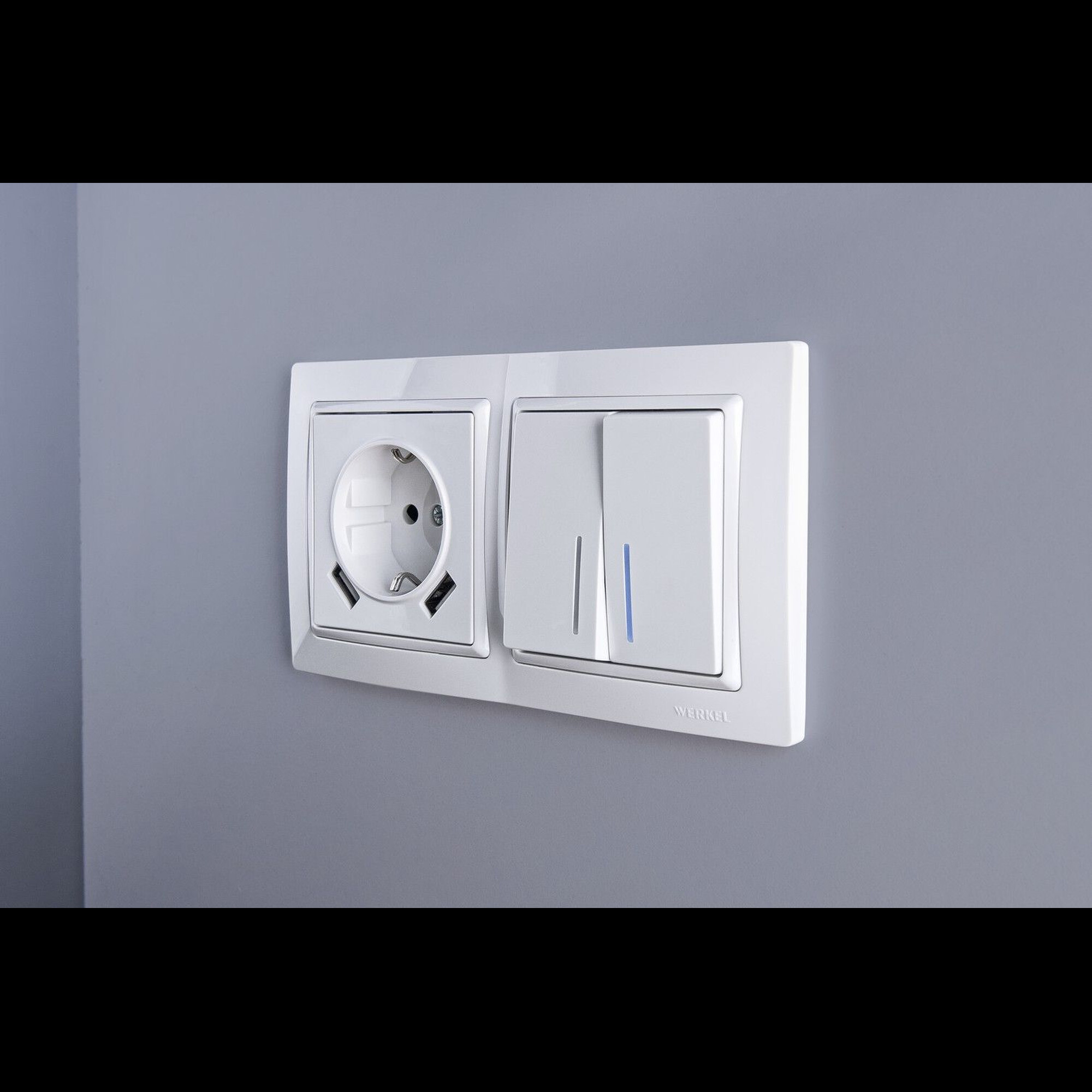 Рамка на 3 поста (белый, basic) / WL03-Frame-03 (распродажа)