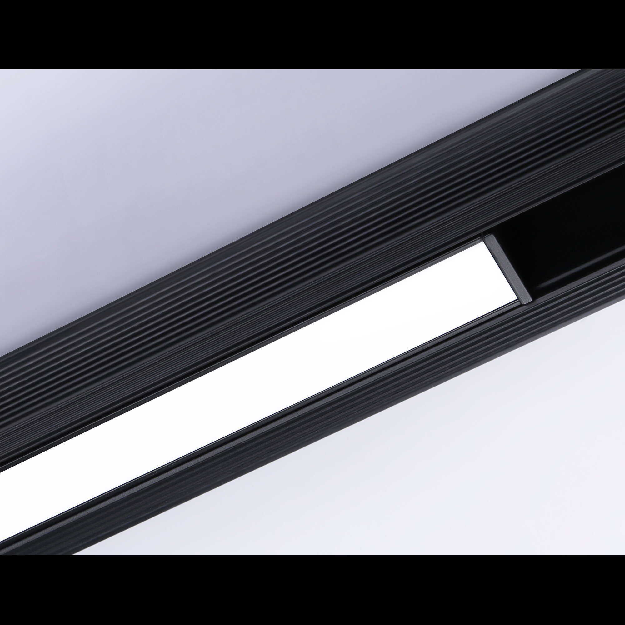 Светильник трековый для шинопровода Magnetic GL4013 BK черный IP20 36W 4200K 48V 900 Ambrella light